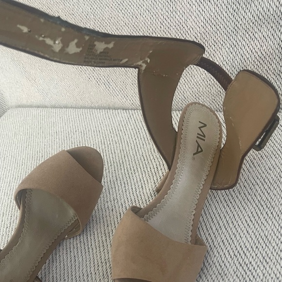 MIA Women's Brown Strappy Heels - Picture 16 of 16